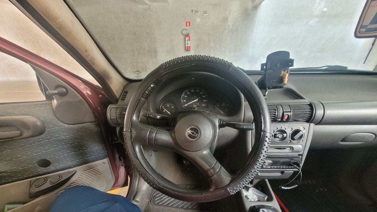Corsa Wind 94/95 Vermelho