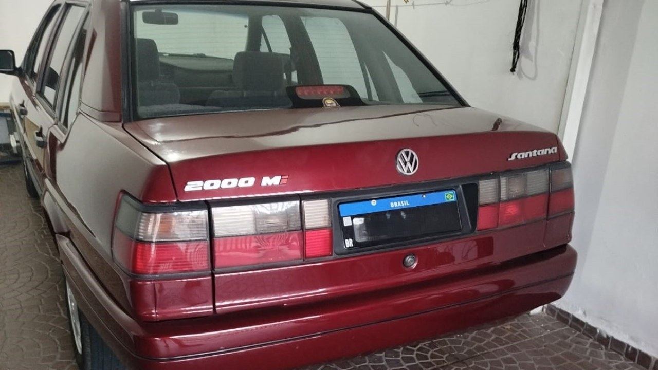 Santana 2.0 MI Placa preta