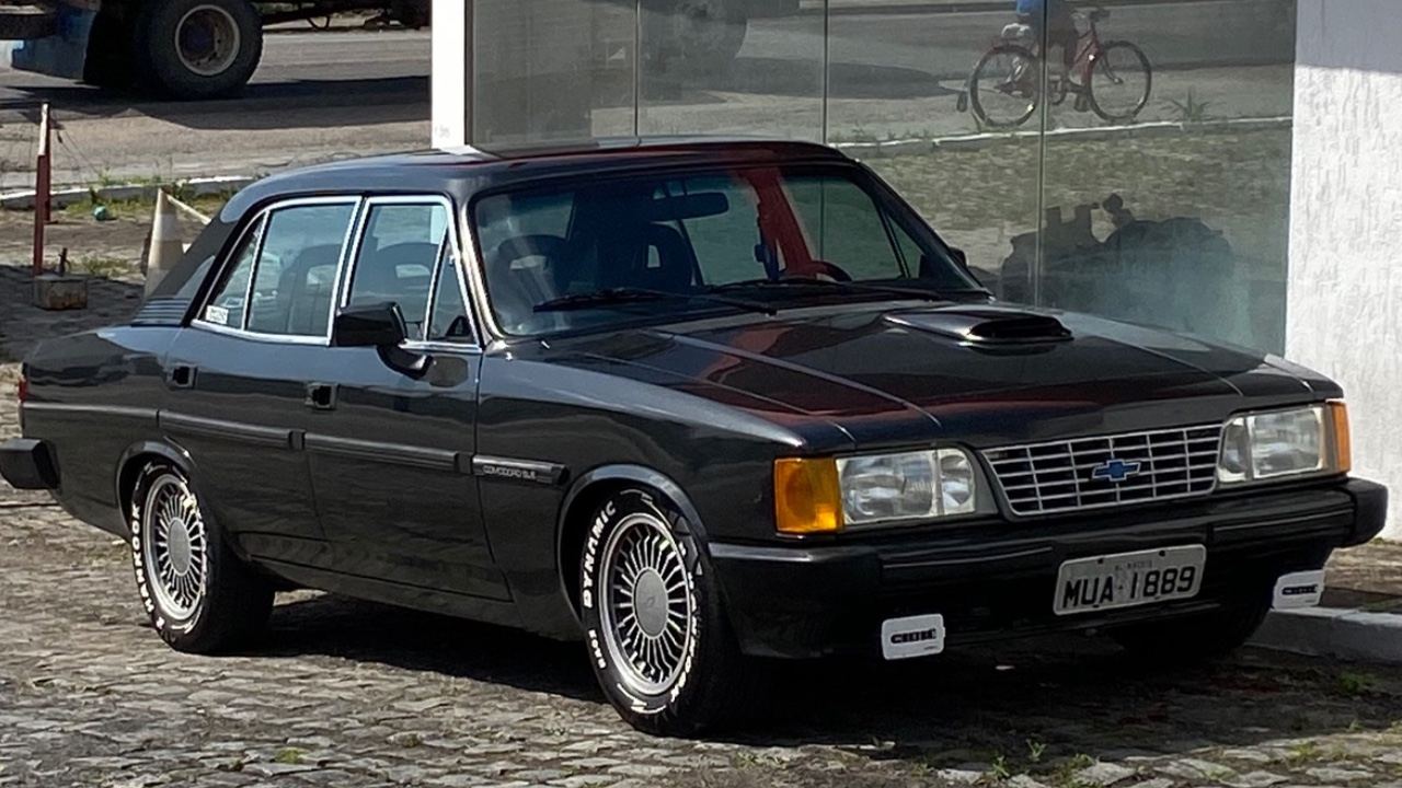 Opala comodoro 1990