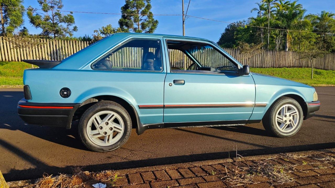Ford Escort XR3 Azul Mistral