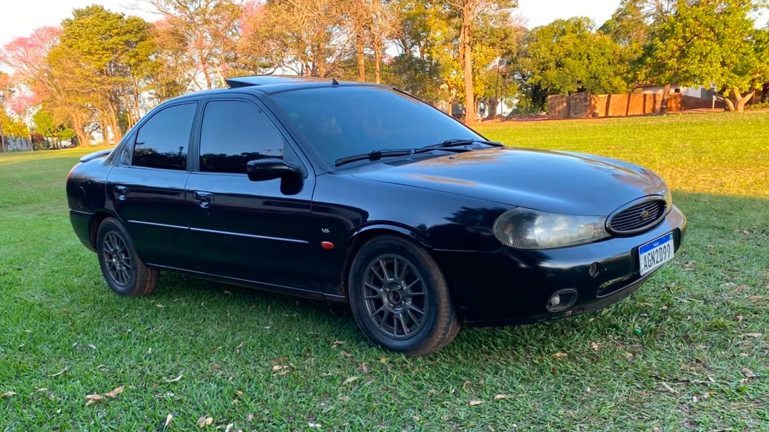 Ford Mondeo Ghia 2.5 V6 Ano 2000